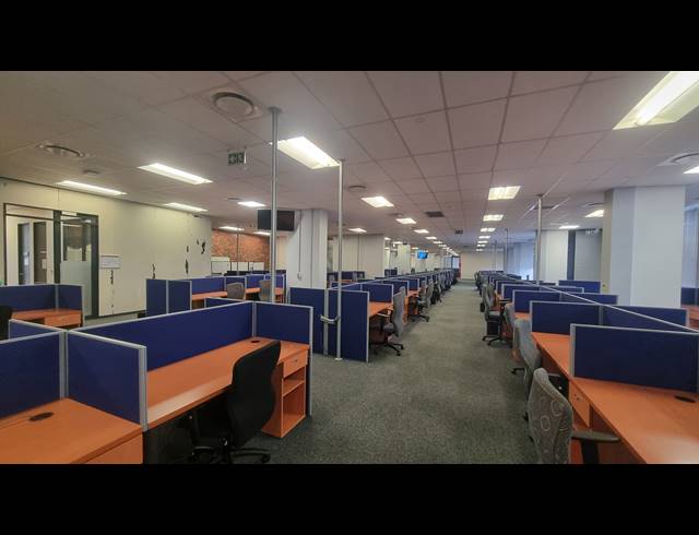 3,554M² OFFICE TO LET IN WOODSTOCK